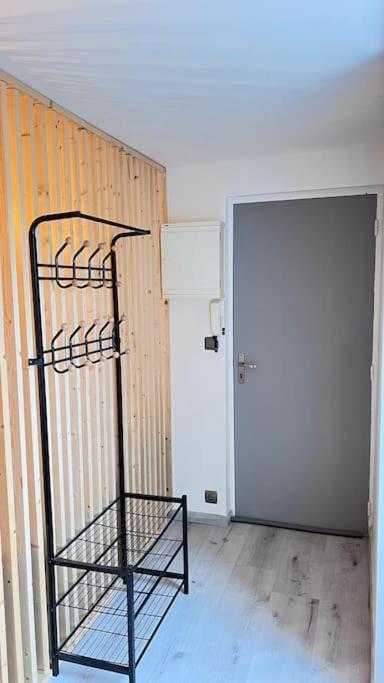 Logement Moderne Au Coeur Du Village Saint-Georges-de-Luzençon Exterior photo